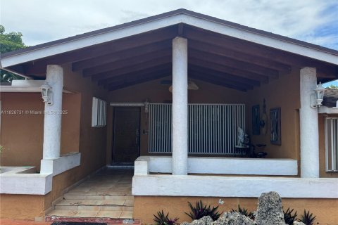 Casa en venta en Hialeah, Florida, 3 dormitorios, 247.77 m2 № 1822186 - foto 5
