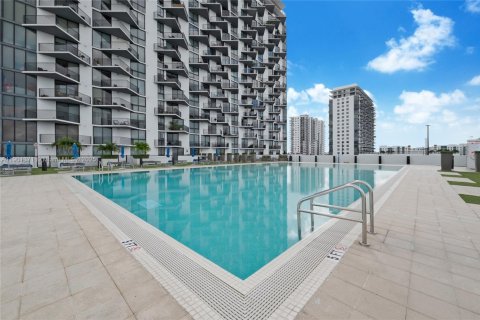 Купить кондоминиум в Дорал, Флорида 1 спальня, 64.85м2, № 2013215 - фото 13