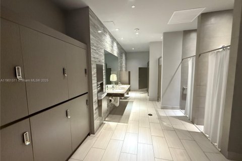 Купить кондоминиум в Дорал, Флорида 1 спальня, 64.85м2, № 2013215 - фото 22