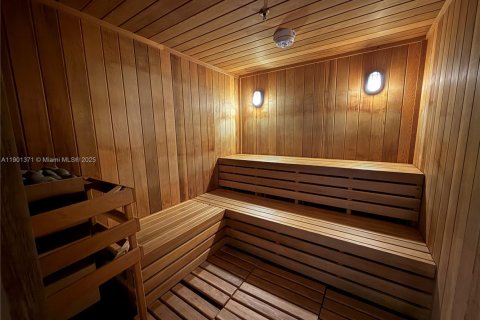 Купить кондоминиум в Дорал, Флорида 1 спальня, 64.85м2, № 2013215 - фото 21