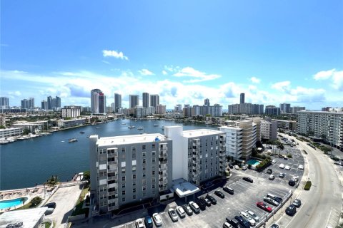 Купить кондоминиум в Халландейл-Бич, Флорида 2 спальни, 119.38м2, № 1978894 - фото 10