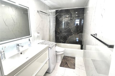 Купить кондоминиум в Халландейл-Бич, Флорида 2 спальни, 119.38м2, № 1978894 - фото 22