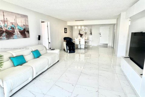 Купить кондоминиум в Халландейл-Бич, Флорида 2 спальни, 119.38м2, № 1978894 - фото 6