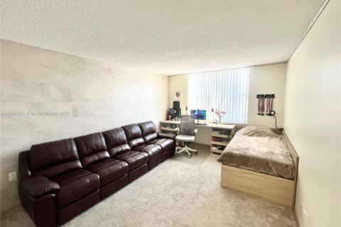 Купить кондоминиум в Халландейл-Бич, Флорида 2 спальни, 119.38м2, № 1978894 - фото 16