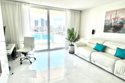 Купить кондоминиум в Халландейл-Бич, Флорида 2 спальни, 119.38м2, № 1978894 - фото 5