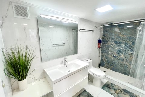 Купить кондоминиум в Халландейл-Бич, Флорида 2 спальни, 119.38м2, № 1978894 - фото 15