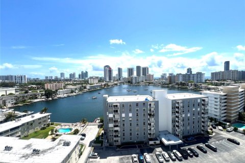 Купить кондоминиум в Халландейл-Бич, Флорида 2 спальни, 119.38м2, № 1978894 - фото 11