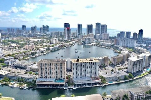 Купить кондоминиум в Халландейл-Бич, Флорида 2 спальни, 119.38м2, № 1978894 - фото 13