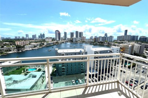 Купить кондоминиум в Халландейл-Бич, Флорида 2 спальни, 119.38м2, № 1978894 - фото 9