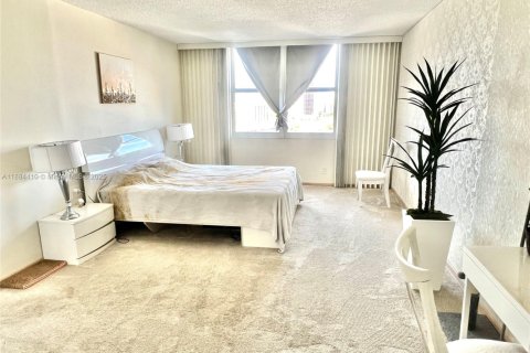 Купить кондоминиум в Халландейл-Бич, Флорида 2 спальни, 119.38м2, № 1978894 - фото 18