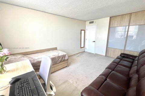 Купить кондоминиум в Халландейл-Бич, Флорида 2 спальни, 119.38м2, № 1978894 - фото 17