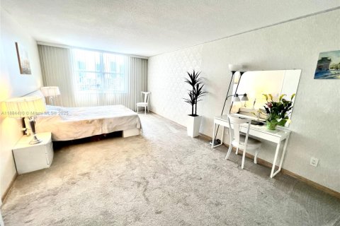 Купить кондоминиум в Халландейл-Бич, Флорида 2 спальни, 119.38м2, № 1978894 - фото 20