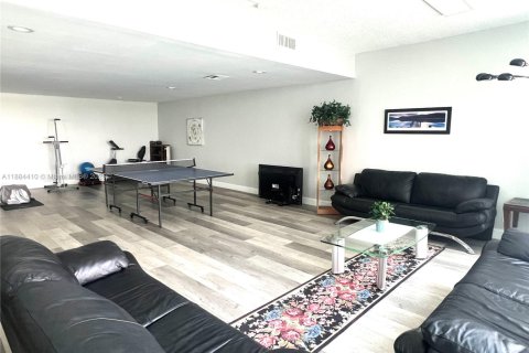 Купить кондоминиум в Халландейл-Бич, Флорида 2 спальни, 119.38м2, № 1978894 - фото 23