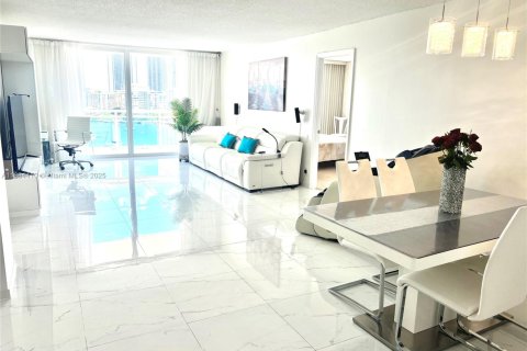 Купить кондоминиум в Халландейл-Бич, Флорида 2 спальни, 119.38м2, № 1978894 - фото 4