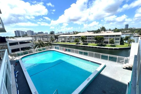 Купить кондоминиум в Халландейл-Бич, Флорида 2 спальни, 119.38м2, № 1978894 - фото 27