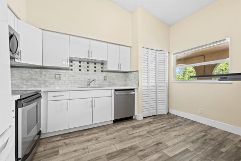 Touwnhouse à louer à Coral Springs, Floride: 4 chambres, 131.18 m2 № 2439218 - photo 3
