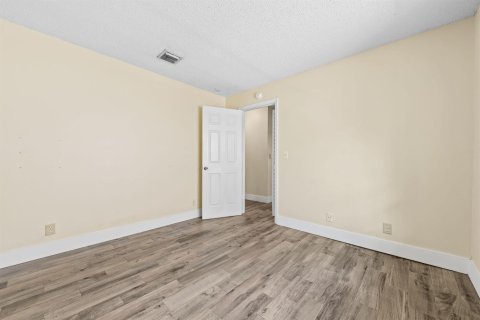 Touwnhouse à louer à Coral Springs, Floride: 4 chambres, 131.18 m2 № 2439218 - photo 19