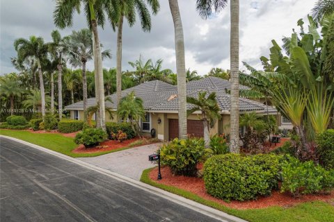 Villa ou maison à vendre à Pembroke Pines, Floride: 5 chambres, 258.27 m2 № 1931632 - photo 4