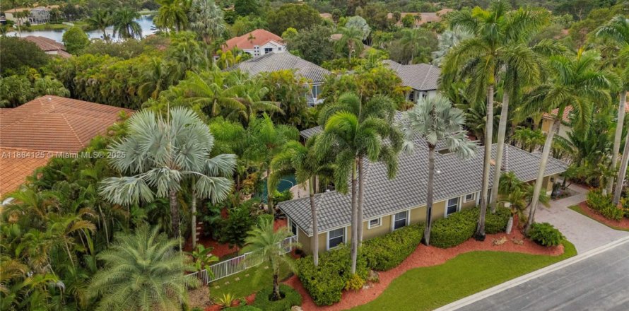 Villa ou maison à Pembroke Pines, Floride 5 chambres, 258.27 m2 № 1931632