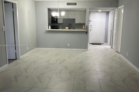 Купить кондоминиум в Уэстон, Флорида 2 спальни, 102.75м2, № 2043872 - фото 6