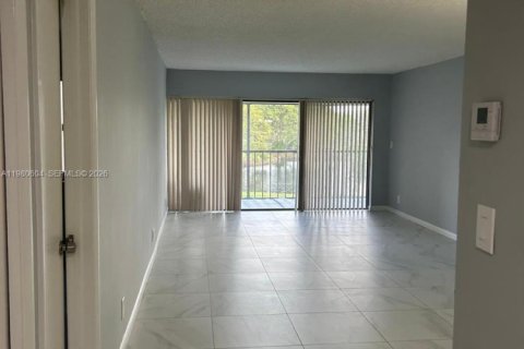 Купить кондоминиум в Уэстон, Флорида 2 спальни, 102.75м2, № 2043872 - фото 2