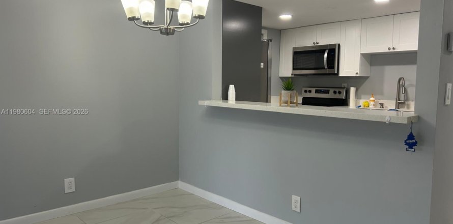 Кондоминиум с 2 спальнями в Уэстон, Флорида № 2043872