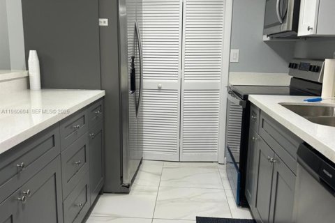 Купить кондоминиум в Уэстон, Флорида 2 спальни, 102.75м2, № 2043872 - фото 5