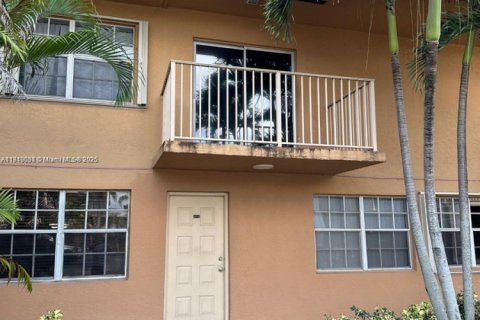 Touwnhouse à louer à Miami, Floride: 2 chambres, 76.55 m2 № 1966367 - photo 1