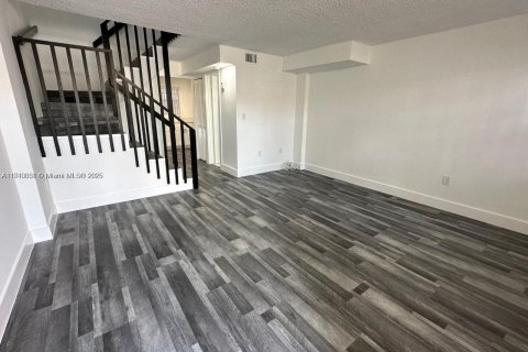 Touwnhouse à louer à Miami, Floride: 2 chambres, 76.55 m2 № 1966367 - photo 2