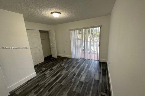 Touwnhouse à louer à Miami, Floride: 2 chambres, 76.55 m2 № 1966367 - photo 9