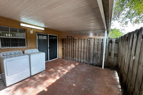 Touwnhouse à louer à Miami, Floride: 2 chambres, 76.55 m2 № 1966367 - photo 12