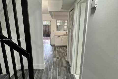 Touwnhouse à louer à Miami, Floride: 2 chambres, 76.55 m2 № 1966367 - photo 4