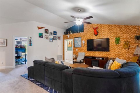 Villa ou maison à vendre à Weeki Wachee, Floride: 4 chambres, 163.6 m2 № 2398608 - photo 9