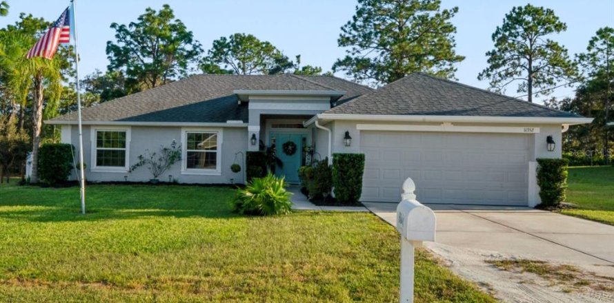 Villa ou maison à Weeki Wachee, Floride 4 chambres, 163.6 m2 № 2398608