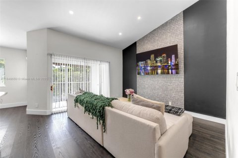 Copropriété à vendre à Miami, Floride: 2 chambres, 121.89 m2 № 1850420 - photo 4