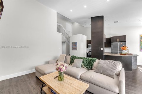 Copropriété à vendre à Miami, Floride: 2 chambres, 121.89 m2 № 1850420 - photo 2