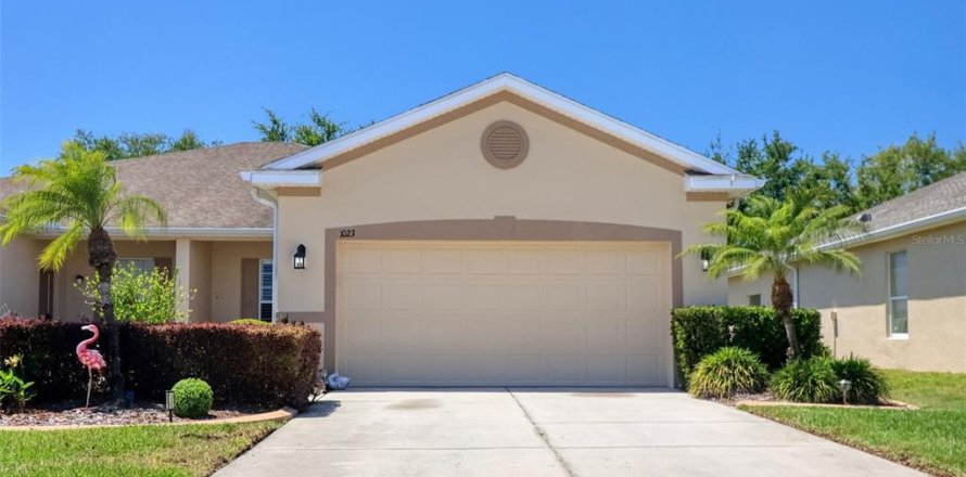 House in Holiday, Florida 3 bedrooms, 161.65 sq.m. № 1639622