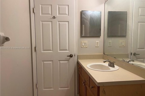 Propiedad comercial en venta en Lehigh Acres, Florida № 1955299 - foto 11