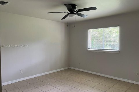 Propiedad comercial en venta en Lehigh Acres, Florida № 1955299 - foto 3