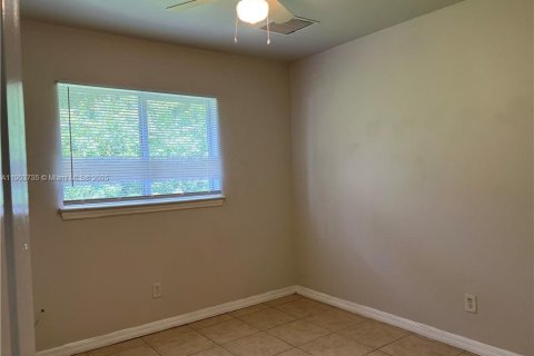 Propiedad comercial en venta en Lehigh Acres, Florida № 1955299 - foto 5