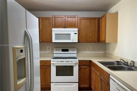 Propiedad comercial en venta en Lehigh Acres, Florida № 1955299 - foto 2