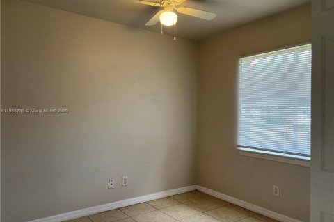 Propiedad comercial en venta en Lehigh Acres, Florida № 1955299 - foto 12