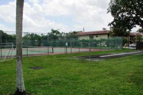 Condominio en alquiler en West Palm Beach, Florida, 2 dormitorios, 95.32 m2 № 1175554 - foto 1