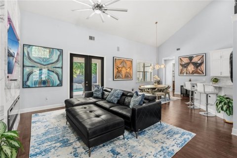House in Winter Park, Florida 4 bedrooms, 346.25 sq.m. № 2285285 - photo 11