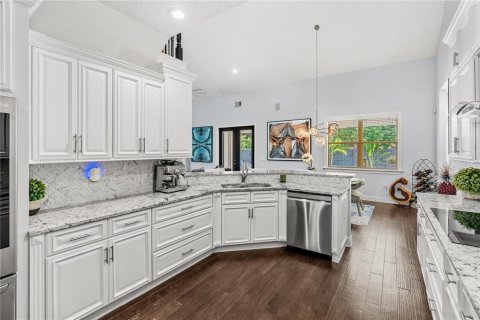 House in Winter Park, Florida 4 bedrooms, 346.25 sq.m. № 2285285 - photo 17