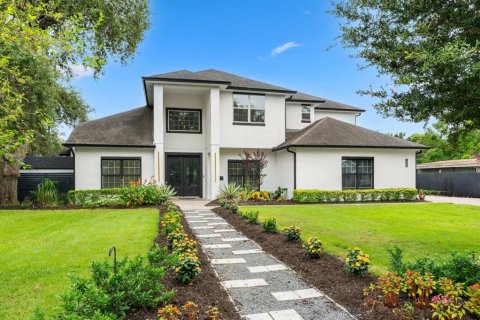 House in Winter Park, Florida 4 bedrooms, 346.25 sq.m. № 2285285