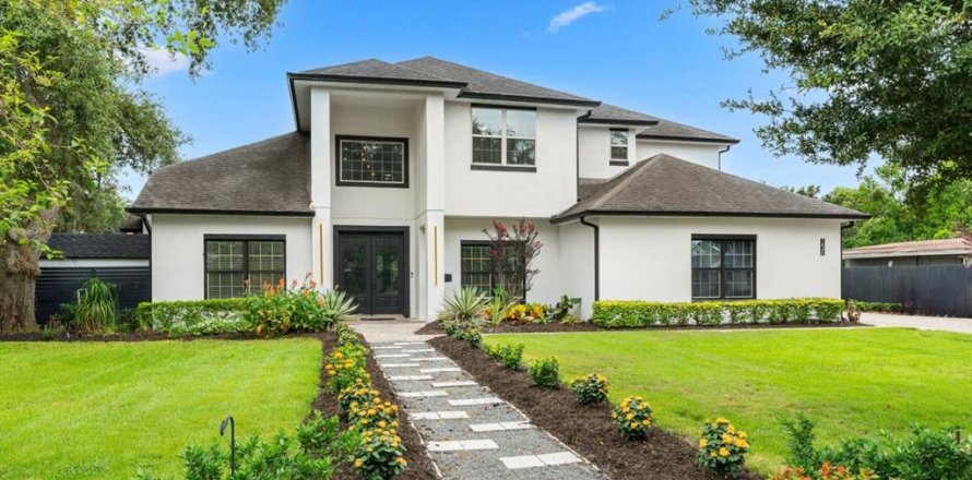House in Winter Park, Florida 4 bedrooms, 346.25 sq.m. № 2285285