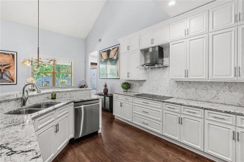 House in Winter Park, Florida 4 bedrooms, 346.25 sq.m. № 2285285 - photo 18