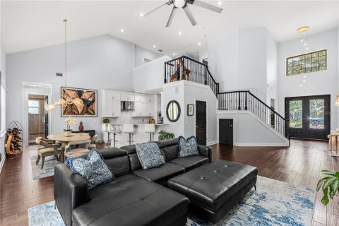House in Winter Park, Florida 4 bedrooms, 346.25 sq.m. № 2285285 - photo 8