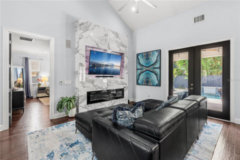House in Winter Park, Florida 4 bedrooms, 346.25 sq.m. № 2285285 - photo 10
